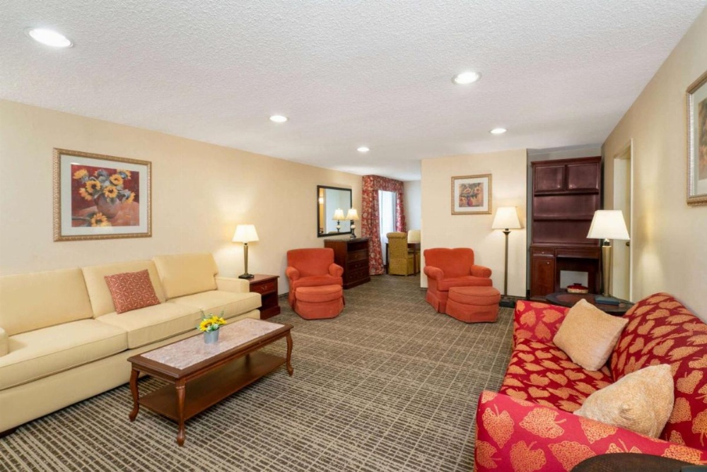 Baymont by Wyndham Knoxville/Cedar Bluff Image 25